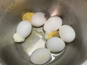 調理中に卵の中身が飛び出してしまった